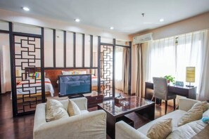 Minibar, in-room safe, desk, blackout drapes - Century Landscape Hotel (Xi'an)