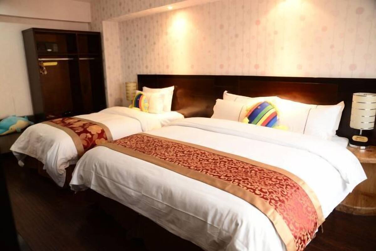 Minibar, in-room safe, desk, blackout drapes