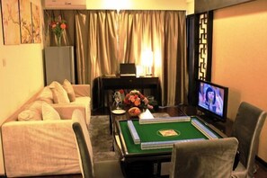 Minibar, in-room safe, desk, blackout drapes - Century Landscape Hotel (Xi'an)