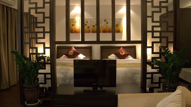 Living room | 29-inch LCD TV with cable channels, TV - Century Landscape Hotel (Xi'an)