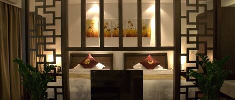 Living room | 29-inch LCD TV with cable channels, TV