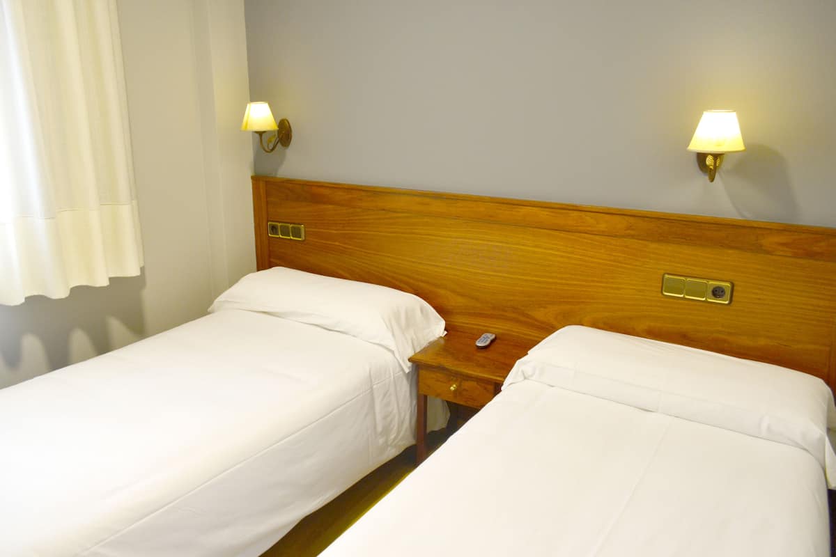 Basic-Doppel- oder -Zweibettzimmer