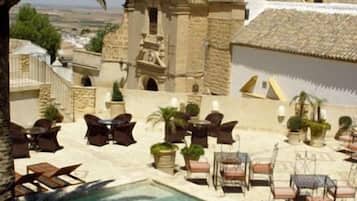 Outdoor pool, sun loungers