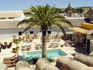 Outdoor pool, pool loungers