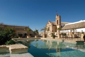Outdoor pool, pool loungers