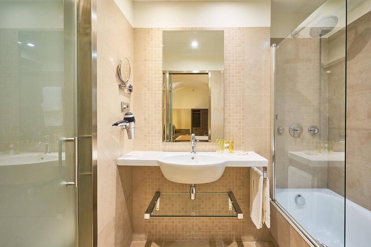 minibar, in-room safe, desk, free wifi