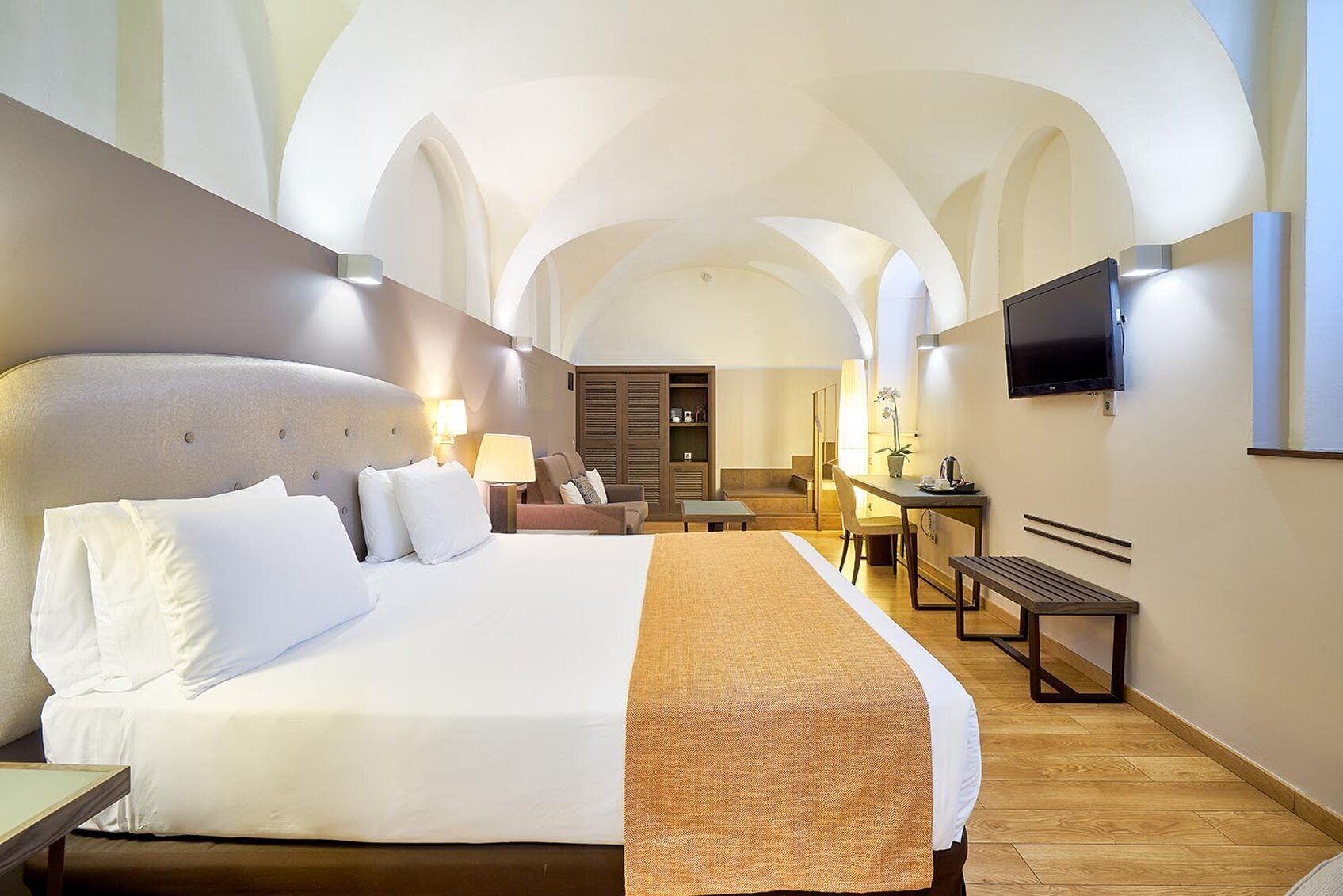 Minibar, caja fuerte, escritorio y wifi gratis