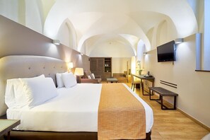 Minibar, in-room safe, desk, free WiFi - Hotel Eurostars Patios de Córdoba (Córdoba)