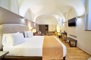 Minibar, Zimmersafe, Schreibtisch, kostenloses WLAN