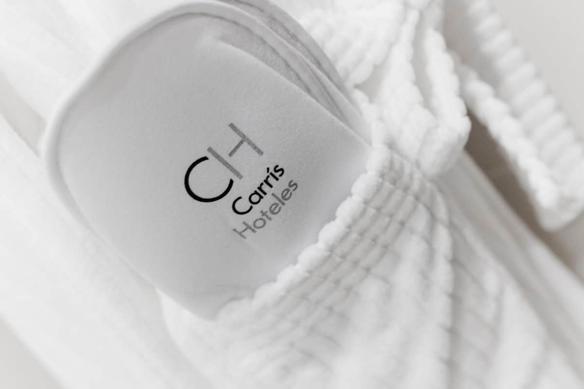 combined shower/bathtub, free toiletries, hair dryer, bidet