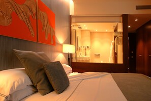 Minibar, in-room safe, desk, blackout drapes - Hotel Carrís Marineda (A Coruña)