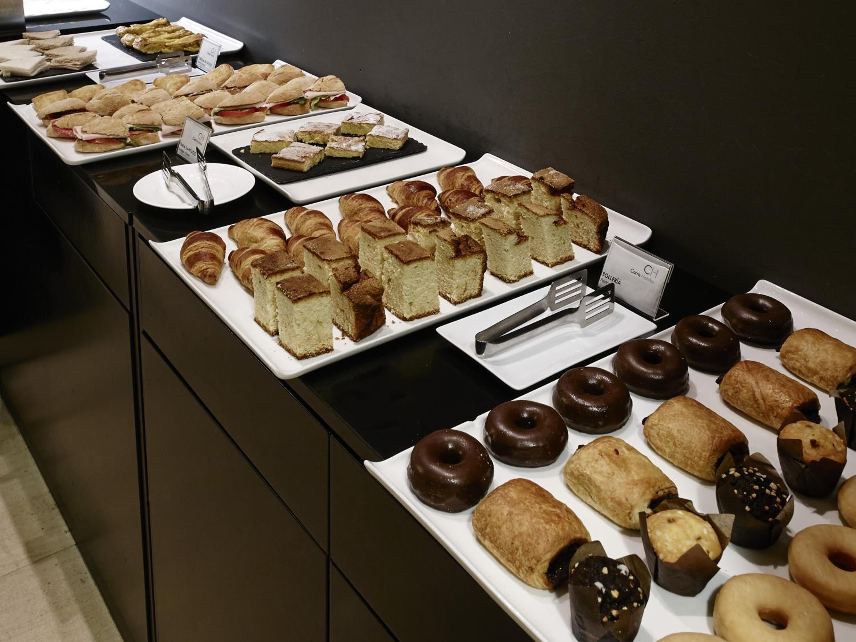 breakfast, lunch, dinner served; regional cuisine