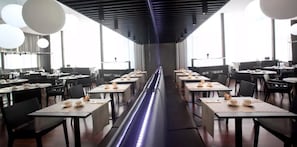 Daily buffet breakfast (EUR 12 per person) - Hotel Carrís Marineda (A Coruña)