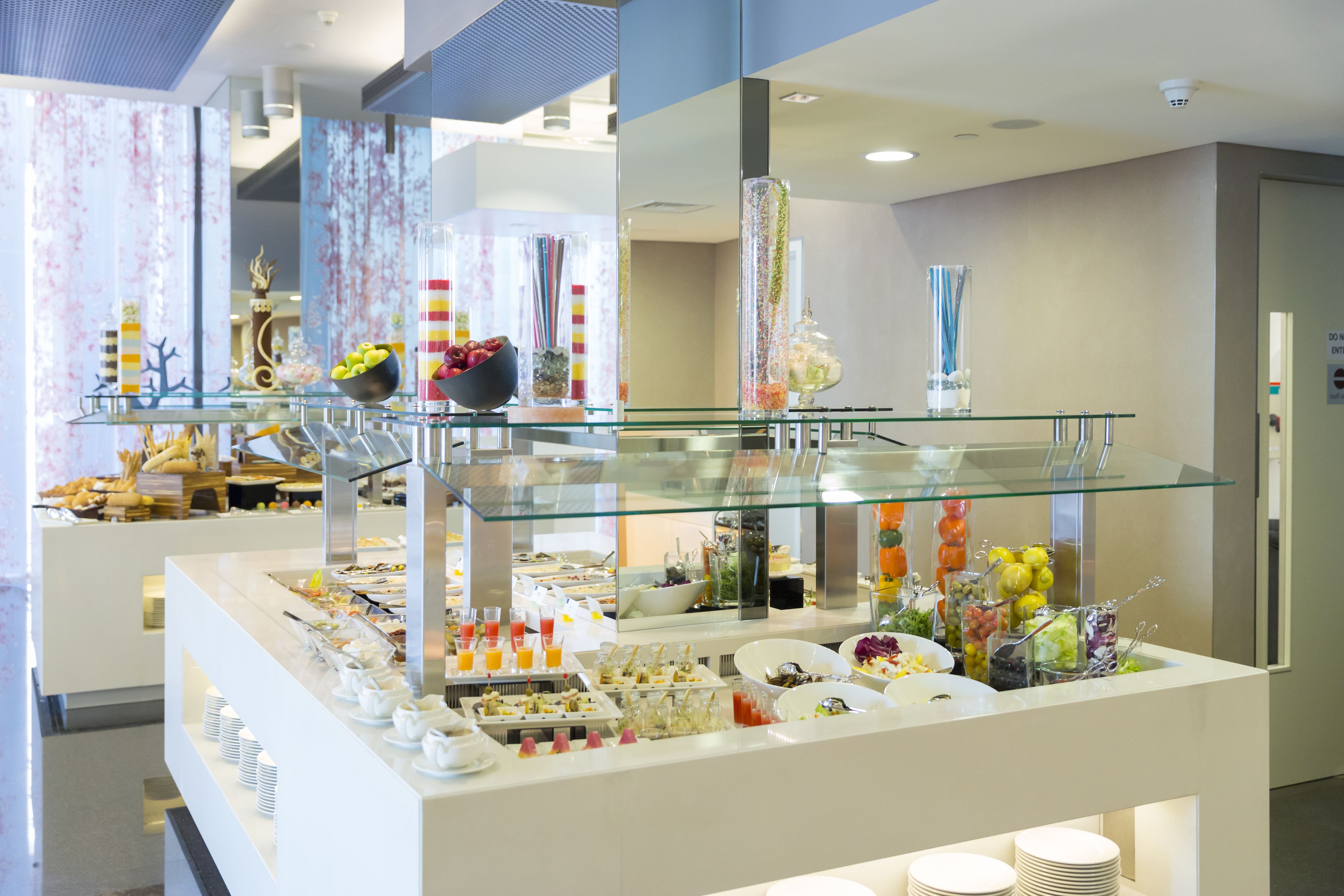 Café da manhã com buffet todos os dias mediante uma taxa