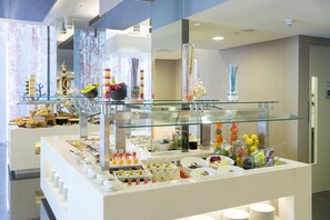 Daily buffet breakfast for a fee