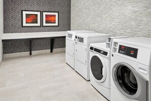 Laundry room - Hampton Inn Vernon (Vernon)