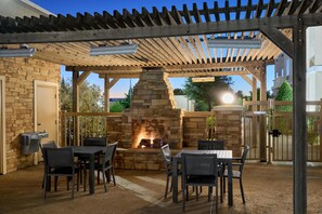 Terrace/patio - Hampton Inn Vernon (Vernon)