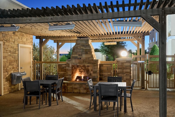 Terrace/patio - Hampton Inn Vernon (Vernon)