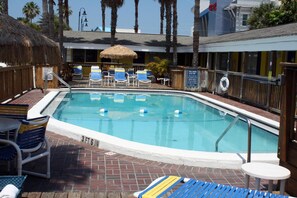 Outdoor pool, pool loungers - Barefoot Bay Resort & Marina (Clearwater Beach)