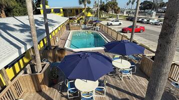 Outdoor pool, pool loungers