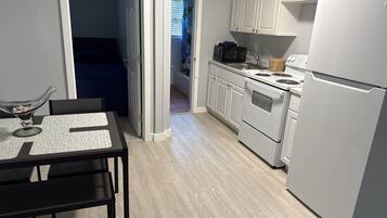 Apartment, 2 Bedrooms | Private kitchen