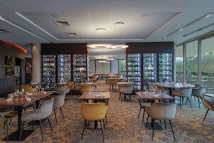 Breakfast, lunch, dinner served; French cuisine, garden views 