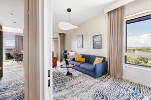 Suite, 1 King Bed, Terrace | Living area