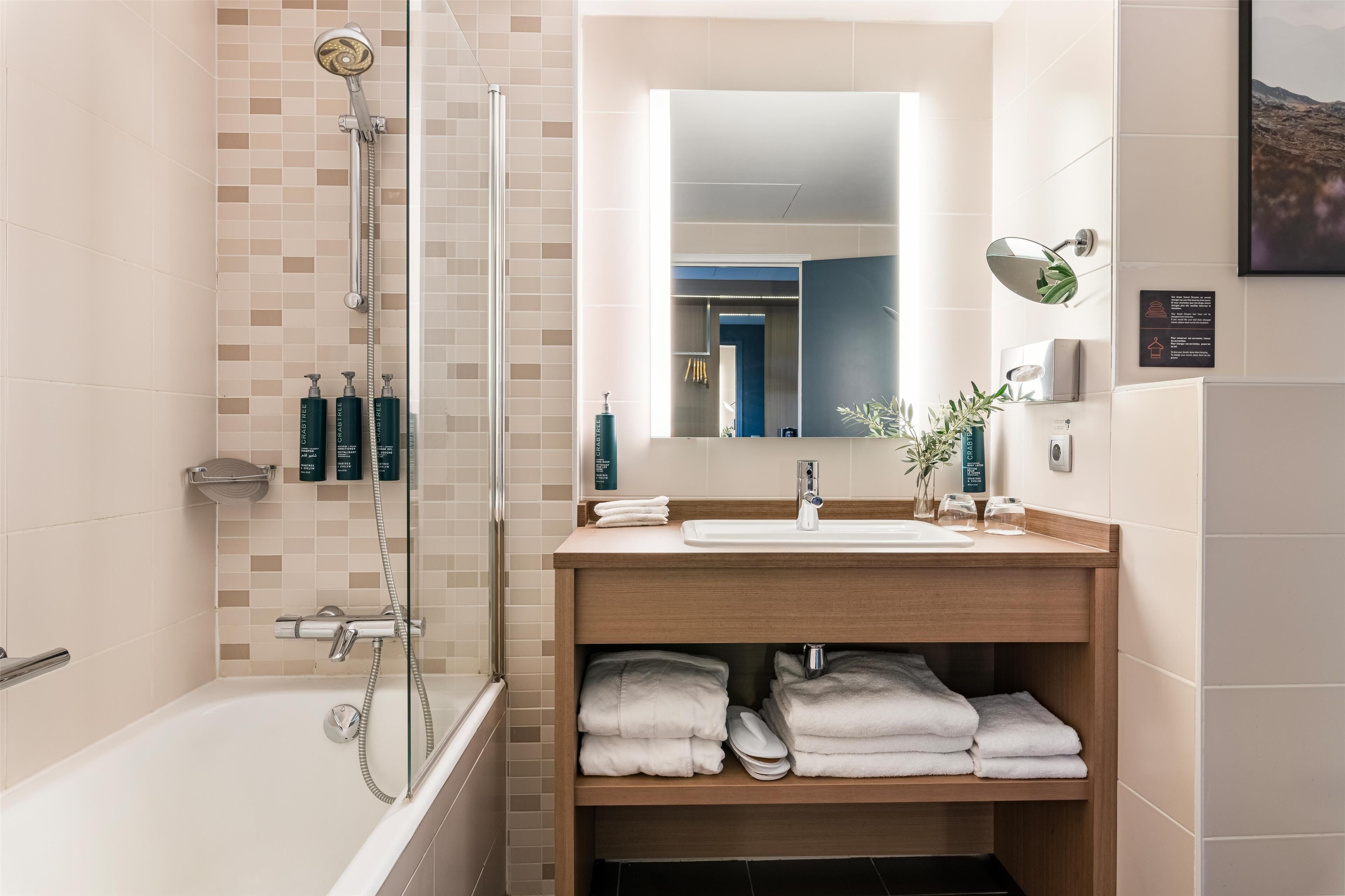 family room, 1 king bed, connecting rooms | bathroom | free toiletries, hair dryer, towels