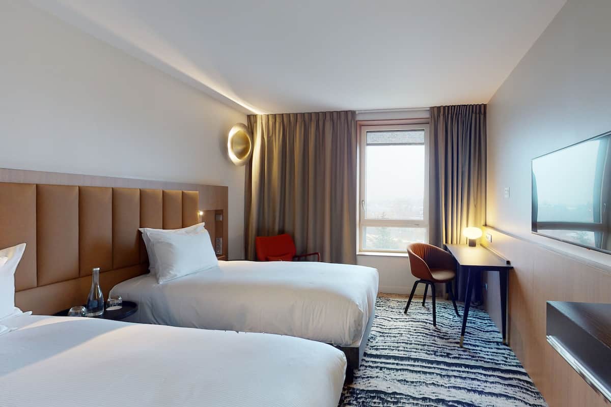 Premium bedding, in-room safe, desk, blackout drapes