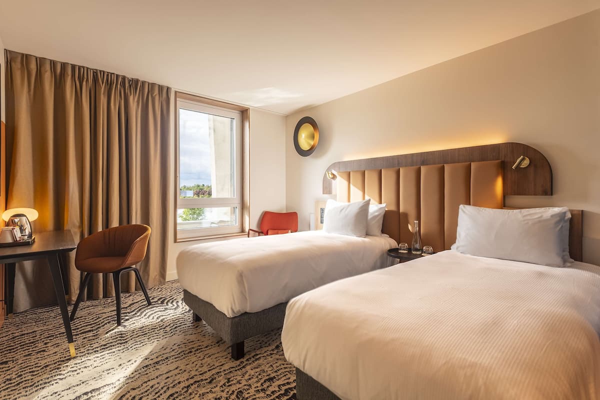 Premium bedding, in-room safe, desk, blackout drapes