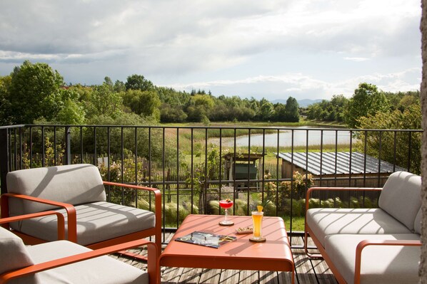 Breakfast, lunch, dinner served; French cuisine, garden views 