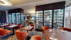 Breakfast, lunch and dinner served - DoubleTree by Hilton Lyon Eurexpo & Spa (Saint-Priest)