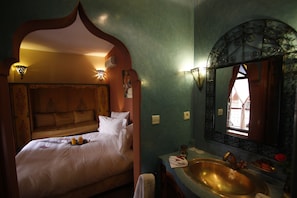 Shower, free toiletries, hair dryer, bathrobes - Riad Léna & Spa (Marrakech)