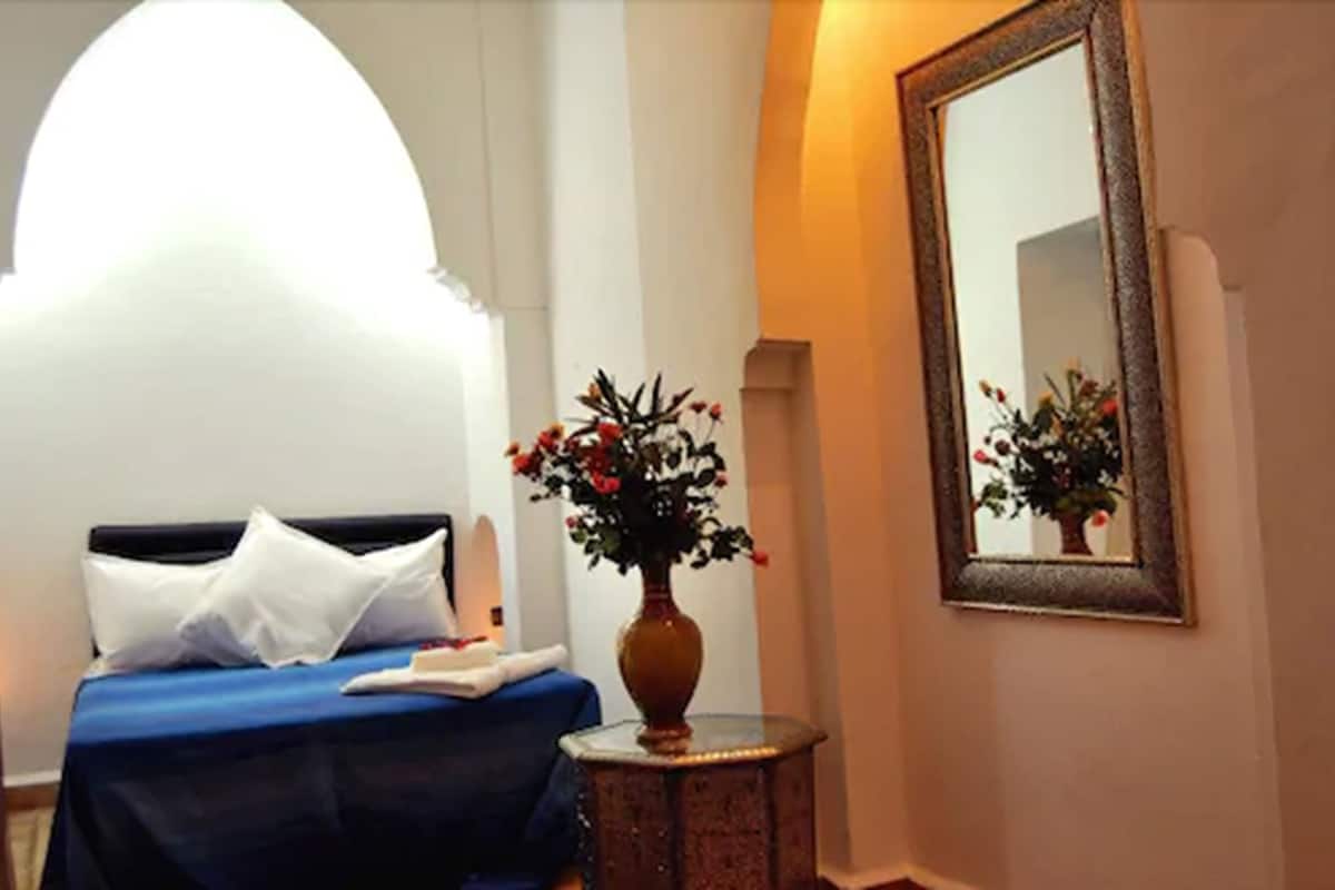 Phòng Suite Deluxe (Battery) | Bộ đồ giường cao cấp, nệm Tempur-Pedic, két bảo mật tại phòng 