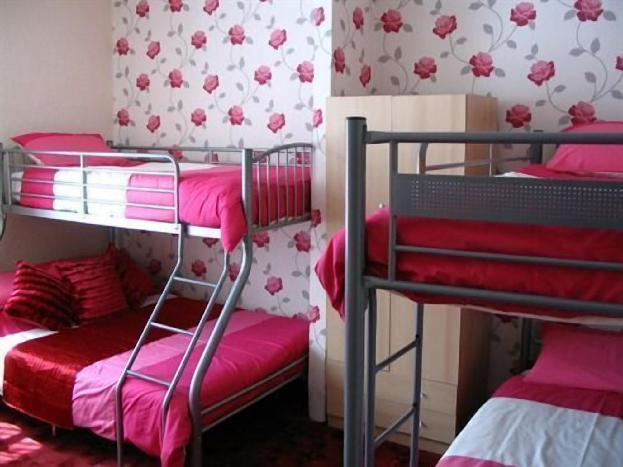 Phòng dành cho gia đình, phòng tắm dùng chung