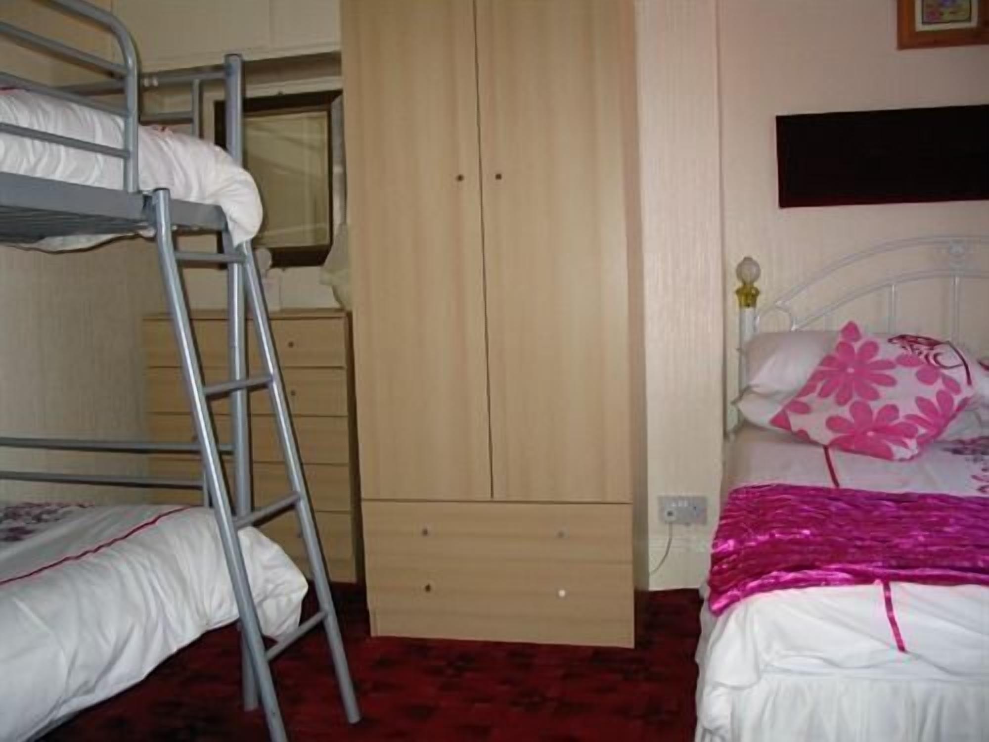 Phòng 4 dành cho gia đình, phòng tắm dùng chung