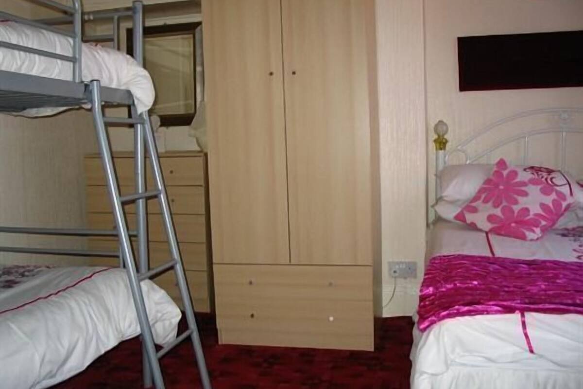 Phòng 4 dành cho gia đình, phòng tắm dùng chung