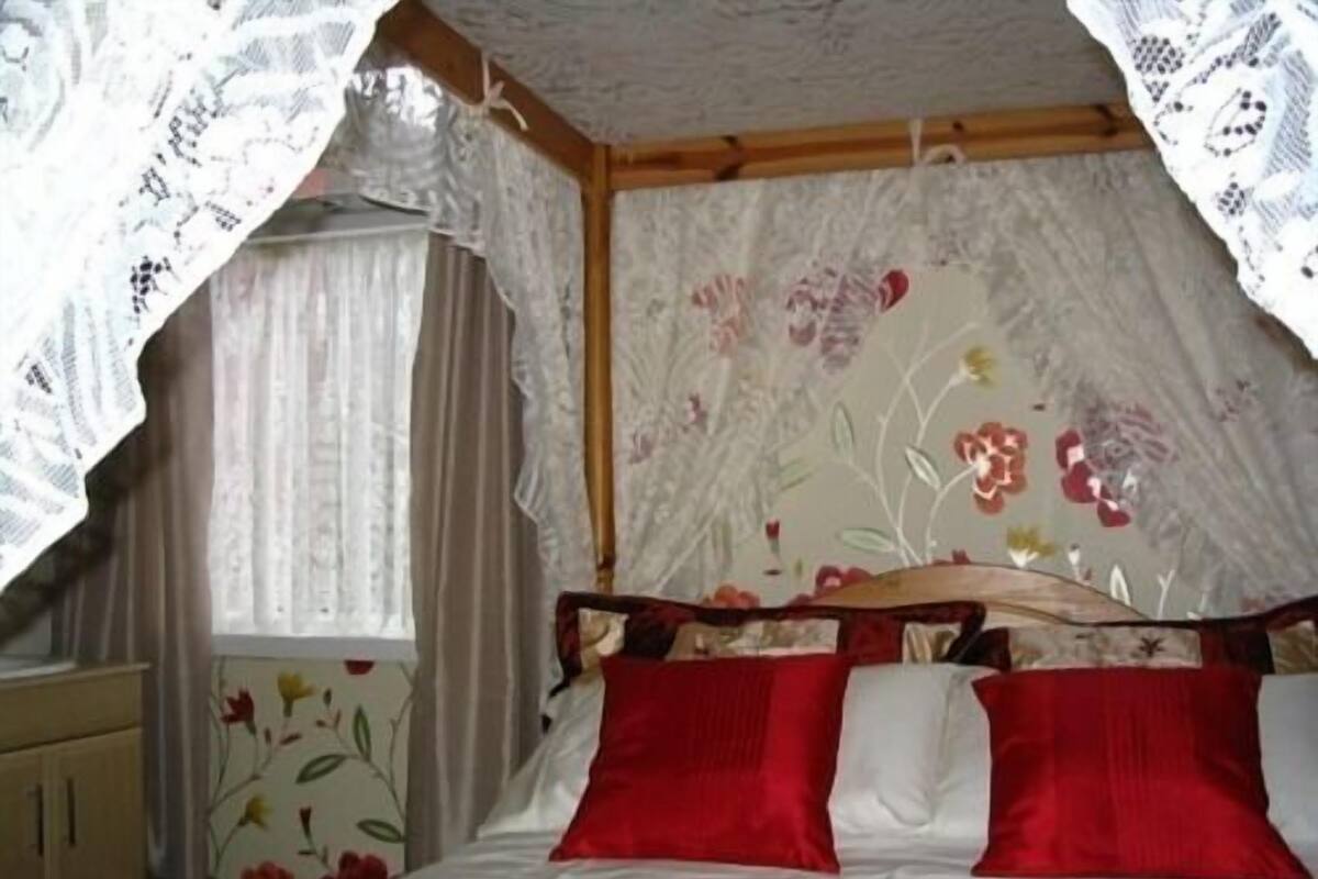 Phòng đôi, 1 giường đôi, phòng tắm dùng chung