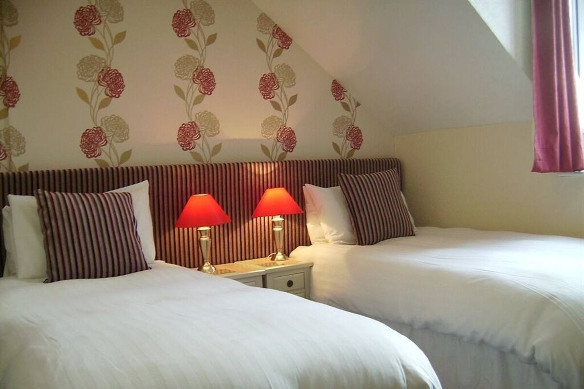 Zweibettzimmer, eigenes Bad (Shower Only )