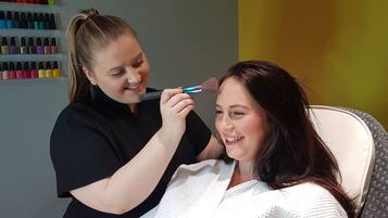 Sauna, hot tub, steam room, body treatments, aromatherapy