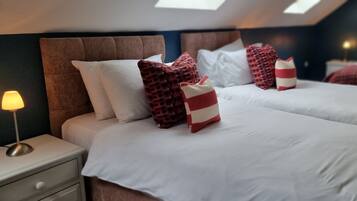 Family Quadruple Room | Individually decorated, individually furnished, desk, laptop workspace