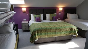 Decoración personalizada, muebles diferentes y escritorio 