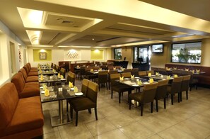 3 restaurants, breakfast, lunch, dinner served; Pan-Asian cuisine 
