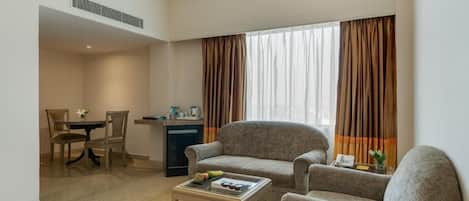 Minibar, desk, rollaway beds, free WiFi