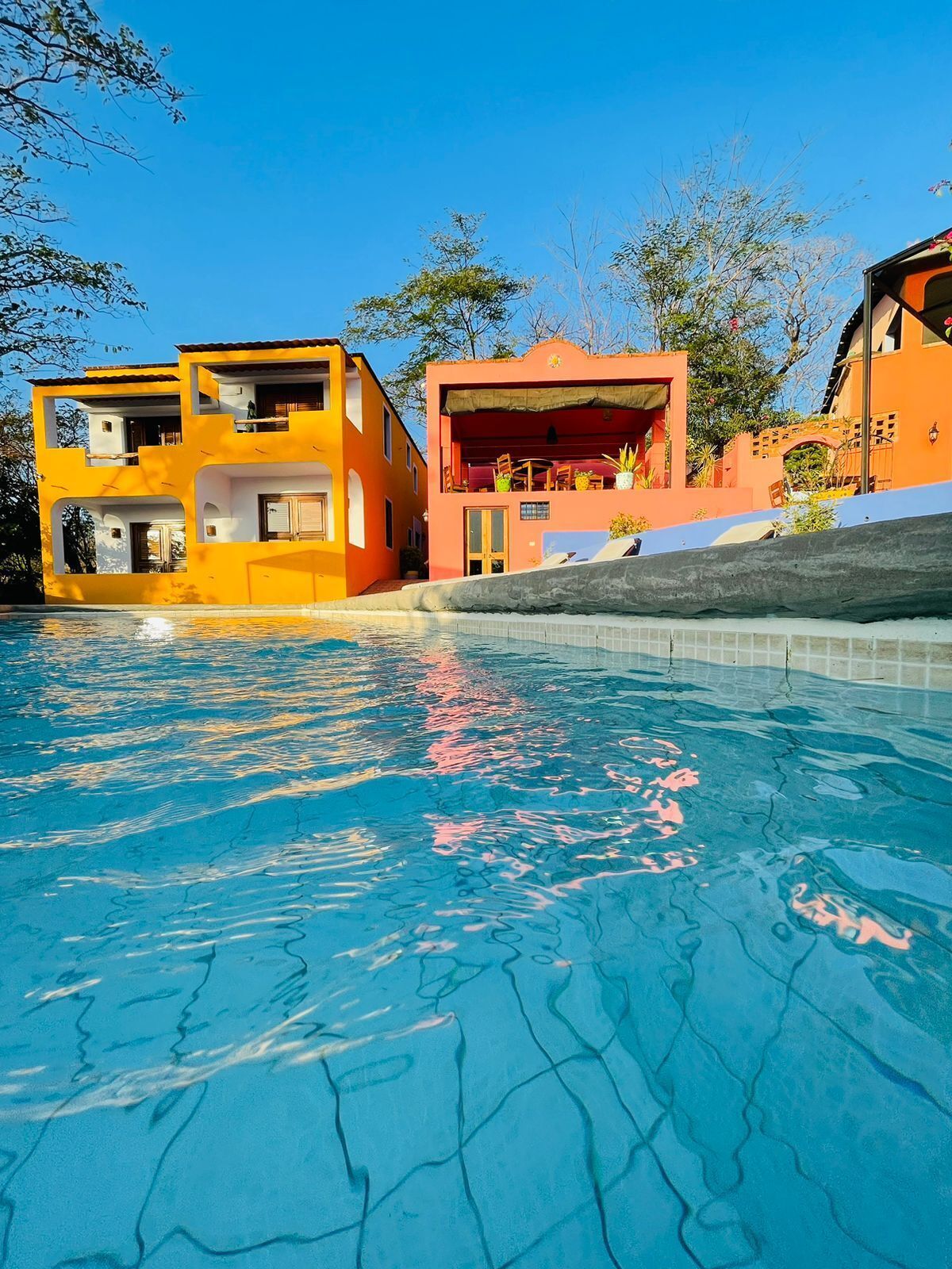 Una piscina al aire libre (de 07:00 a 21:00), tumbonas