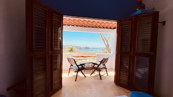 Chambre Double SupĂ©rieure, 1 grand lit, balcon, dans la tour | Vue sur la plage/lâocĂ©an