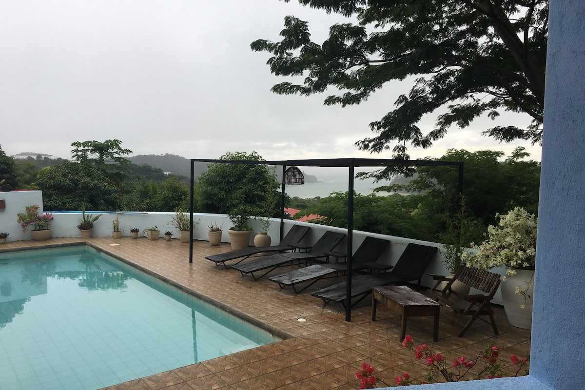 Doppia Comfort, balcone, lato piscina | Con stile personalizzato, con arredamento individuale, Wi-Fi gratuito