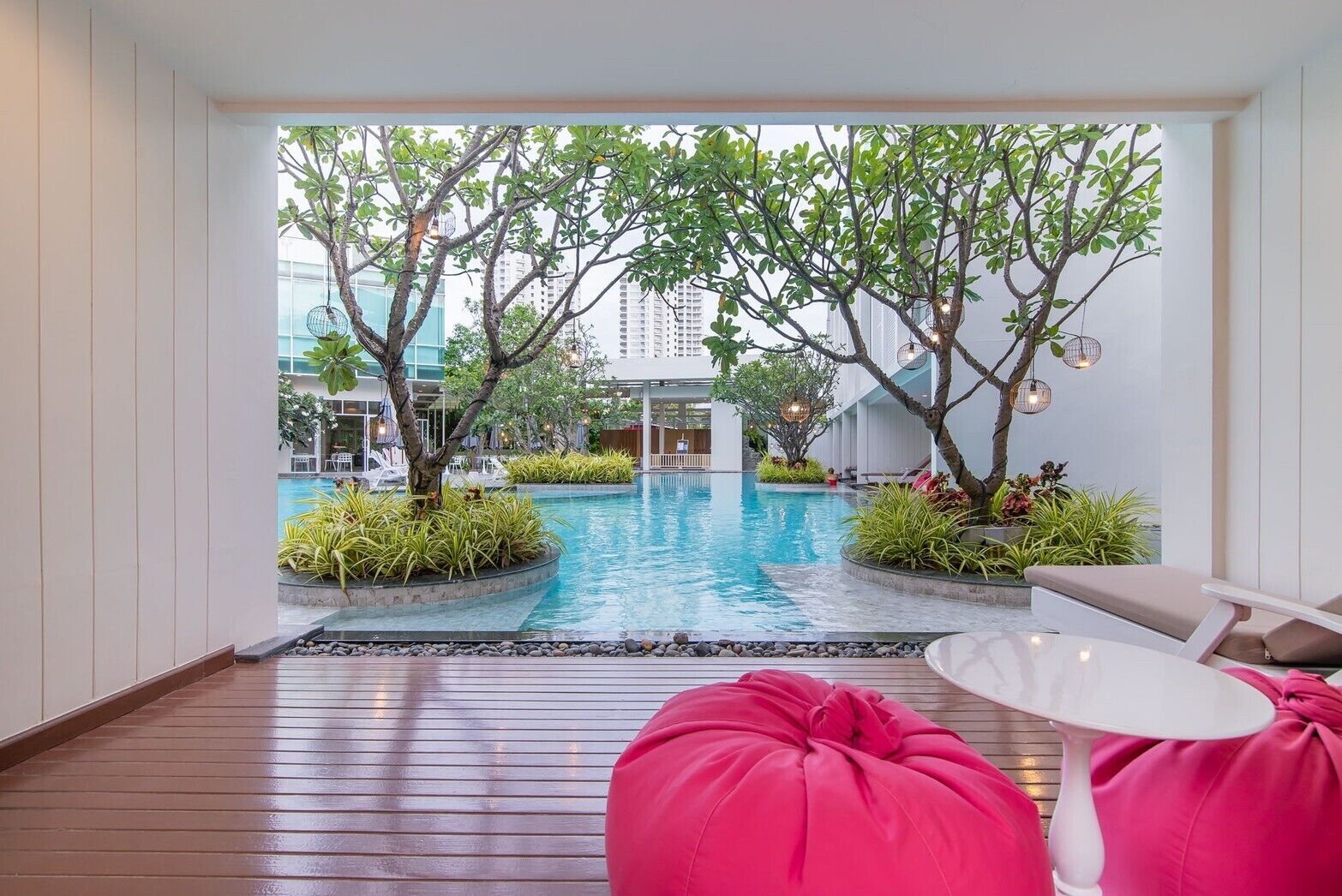 Deluxe Room, Poolside | Minibar, in-room safe, desk, blackout drapes