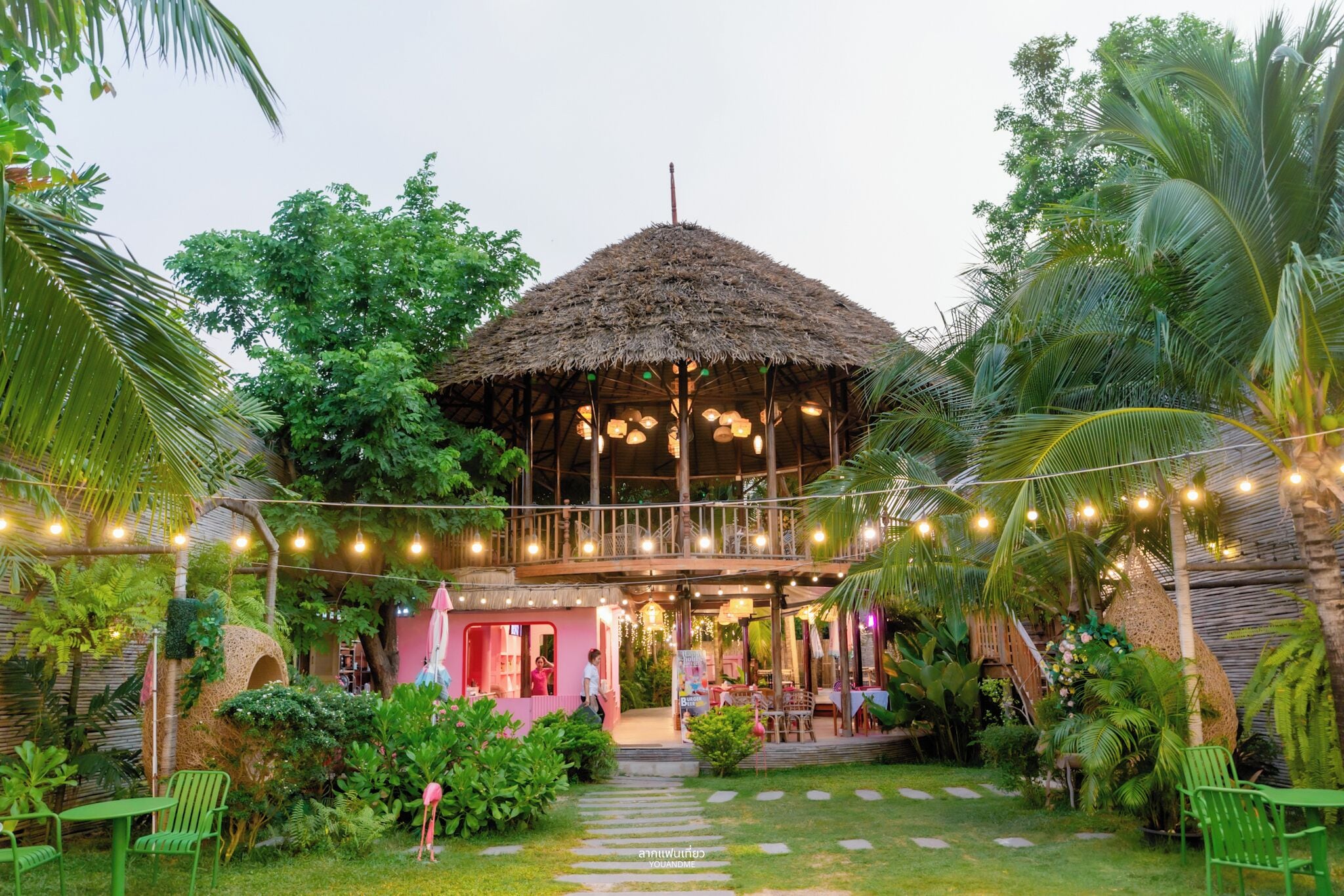Makan tengah hari dan makan malam dihidangkan, masakan Thai 