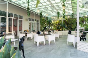Daily buffet breakfast (THB 350 per person)